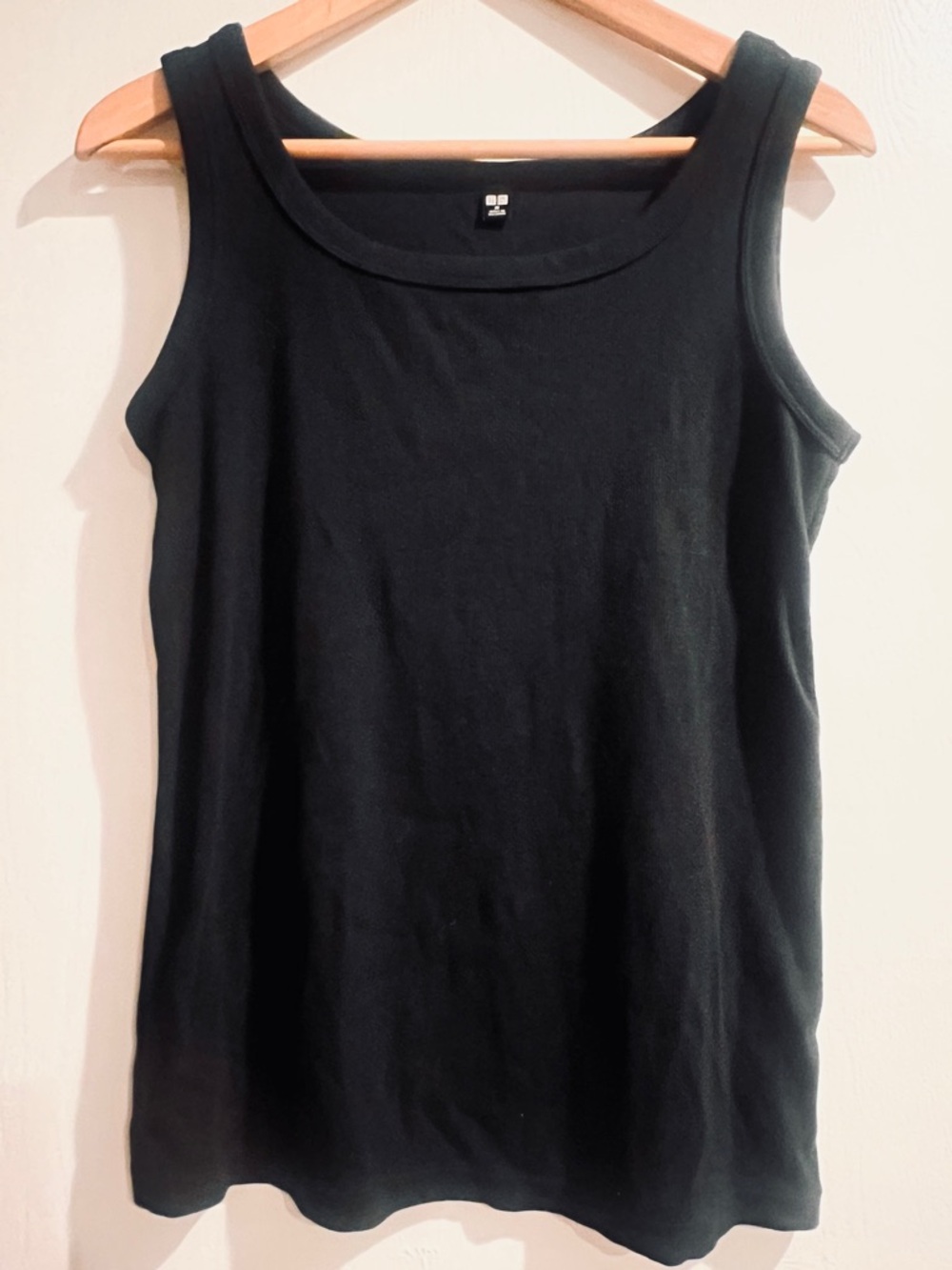 Uniqlo Women’s Black Tank Top - Classic Sleeveless Top- Medium